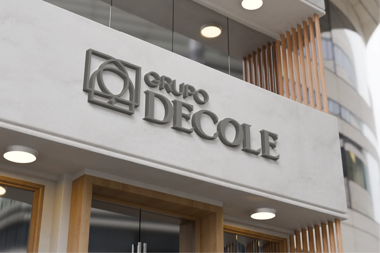 Fachada de prédio com o logotipo do Grupo Decole em relevo